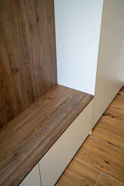 Chodbová zostava U708 ST9 Svetlo Sivá / H3133 ST12 Dub Davos